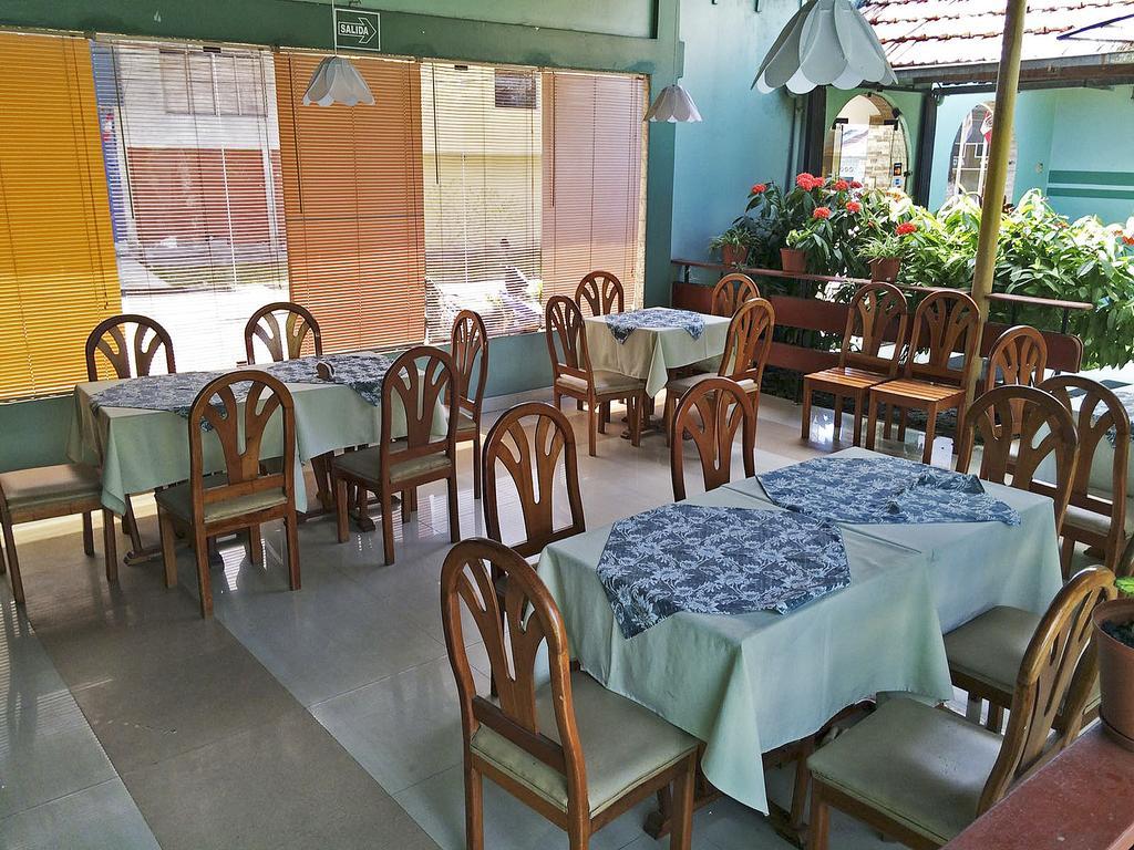 Hotel & Suites La Posada De Lobo Икитос Екстериор снимка
