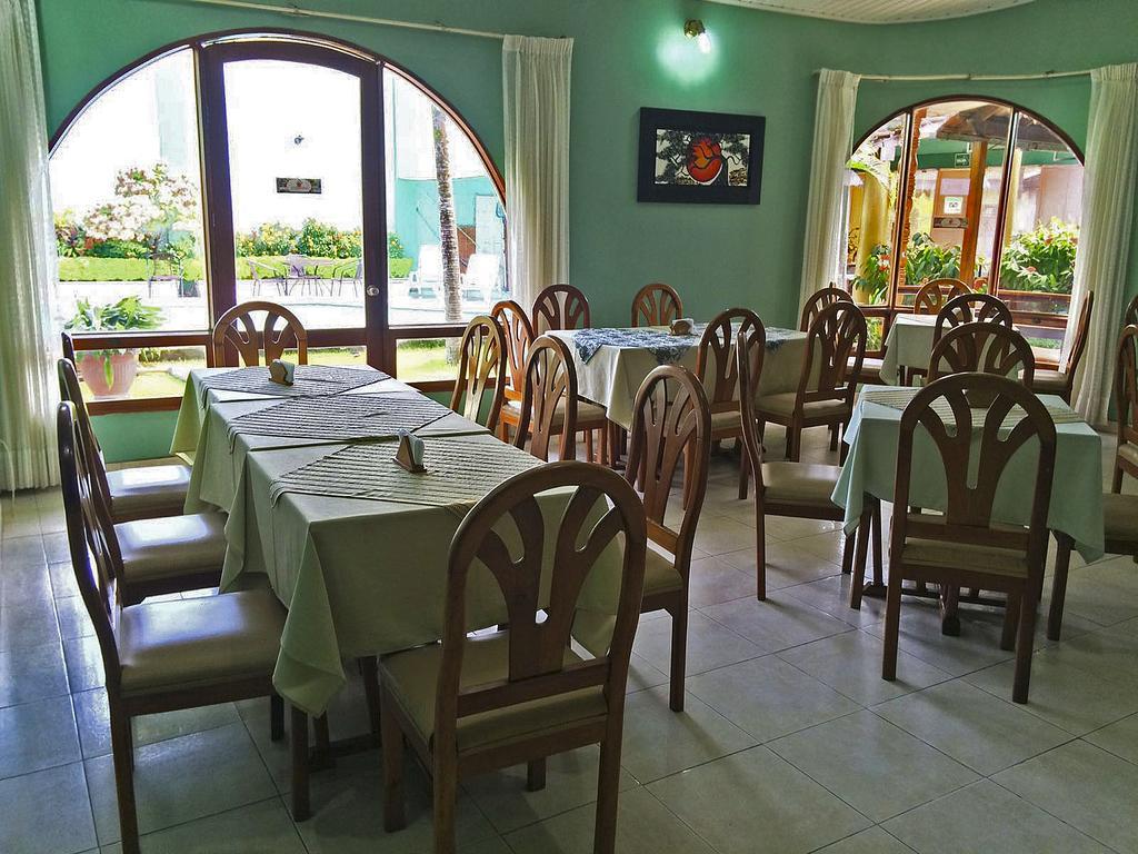 Hotel & Suites La Posada De Lobo Икитос Екстериор снимка