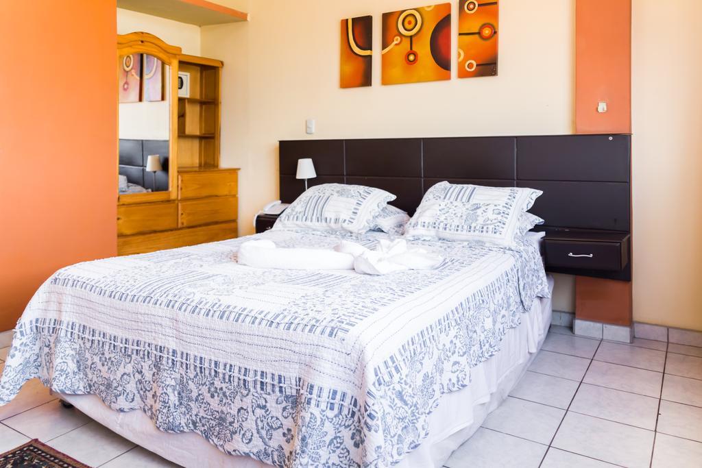 Hotel & Suites La Posada De Lobo Икитос Екстериор снимка