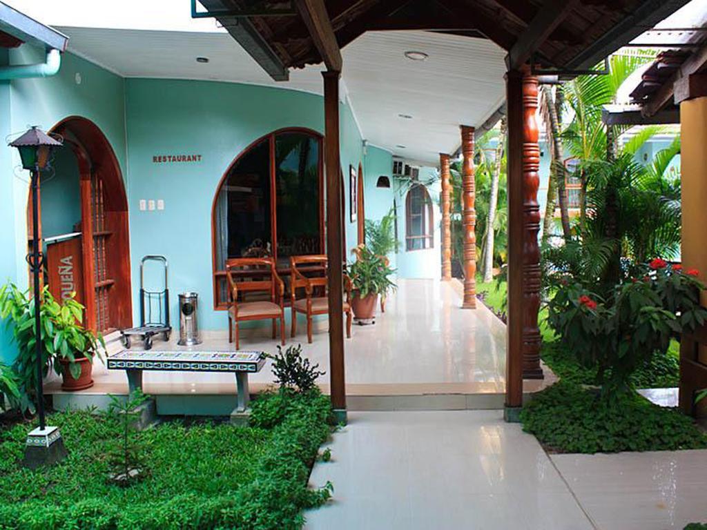 Hotel & Suites La Posada De Lobo Икитос Екстериор снимка