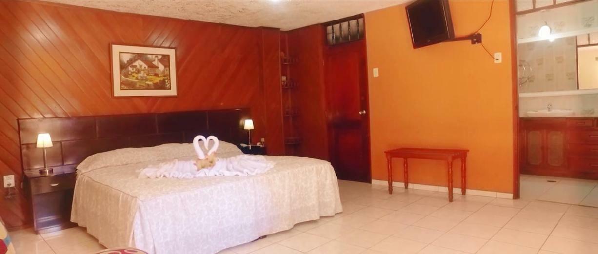 Hotel & Suites La Posada De Lobo Икитос Екстериор снимка