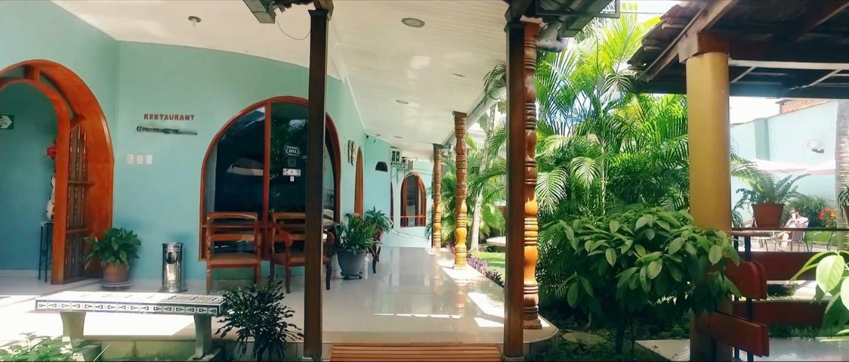Hotel & Suites La Posada De Lobo Икитос Екстериор снимка